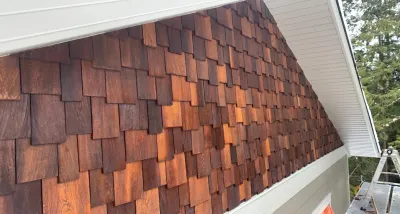 Staggered shake siding