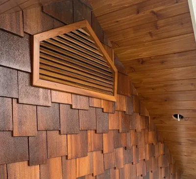 Staggered shake siding detail